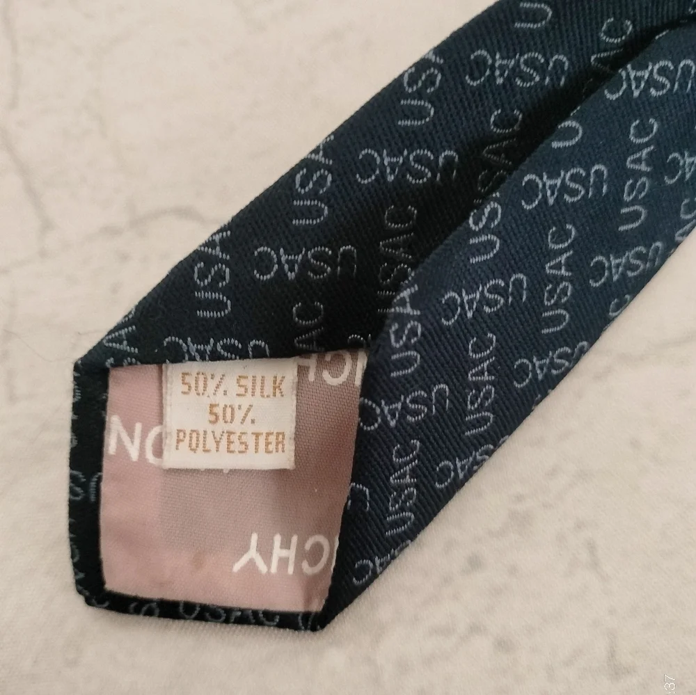 Givenchy Gentleman Paris Elegant Navy Blue Tie USAC Business